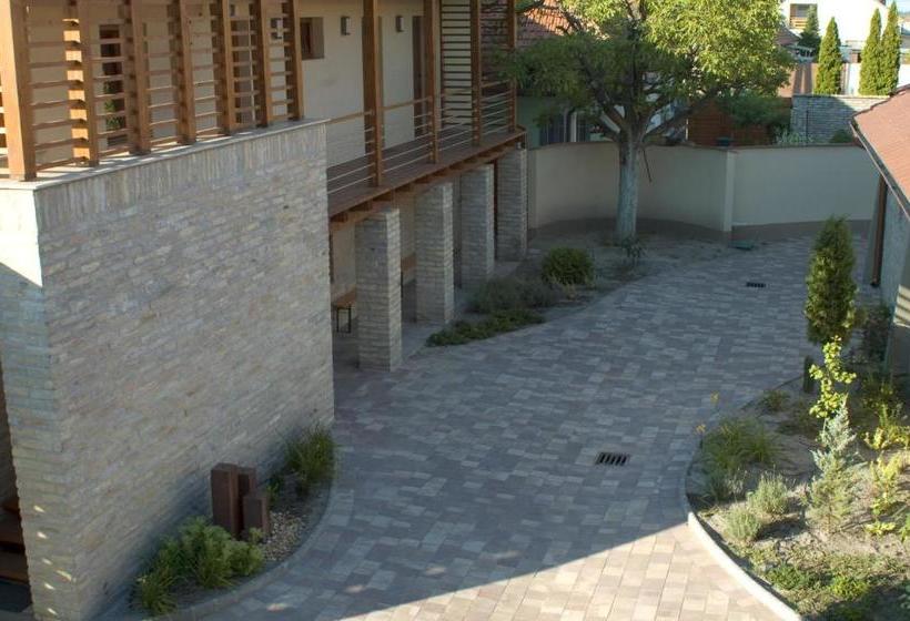 مبيت وإفطار Frittmann Borház