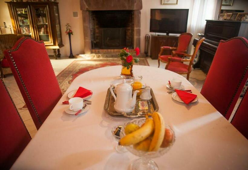 צימר Manoir La Haie Chapeau