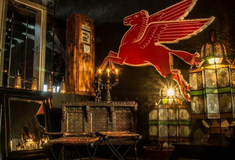 Bijou Hotel / Love And Romance