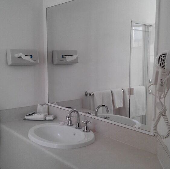 Branxton House Motel