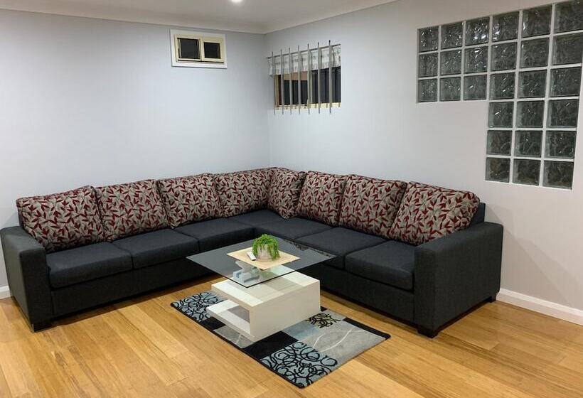 Branxton House Motel