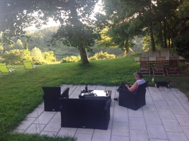 Chateau De Bellevue B&b Et Appartements Avec Piscine Chauffée Et Chambres Partout Climatisées