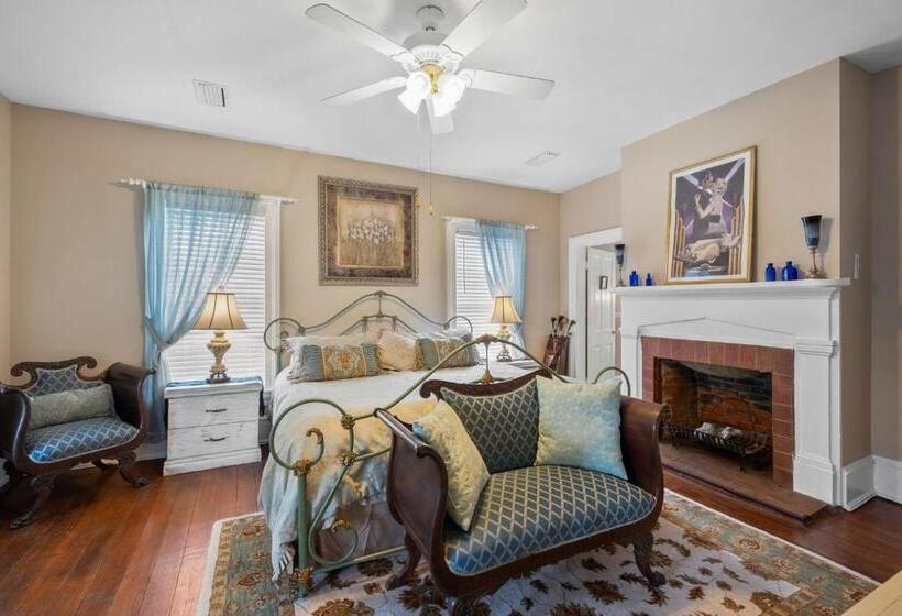 Goodbread House Bed And Breakfast