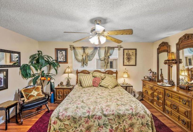 Goodbread House Bed And Breakfast