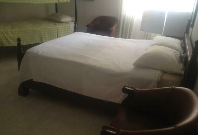 בית מלון כפרי Aguablanca