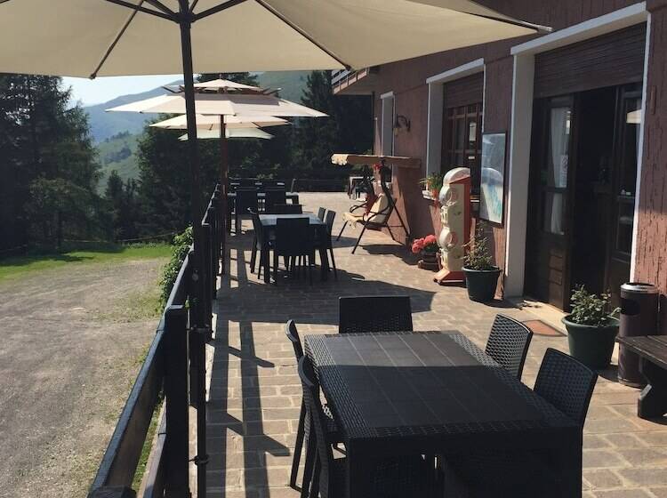 ホテル Albergo Ristorante Pineta