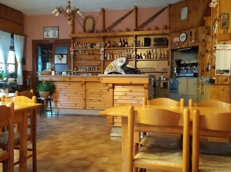 ホテル Albergo Ristorante Pineta