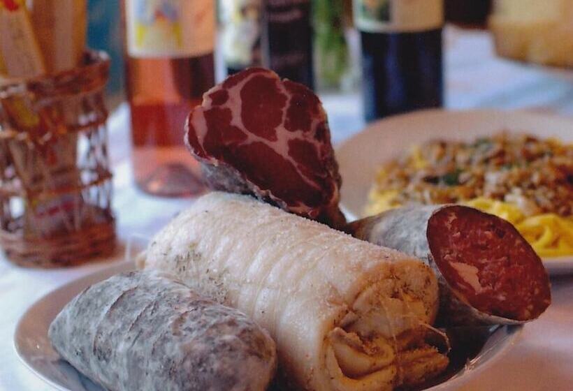 ホテル Albergo Ristorante Pineta