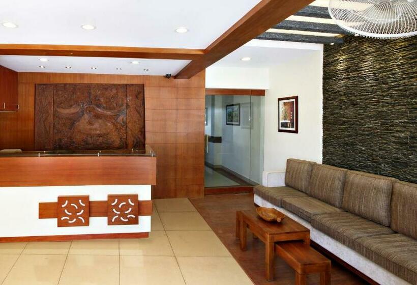 فندق Century Grand