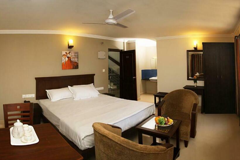 فندق Century Grand