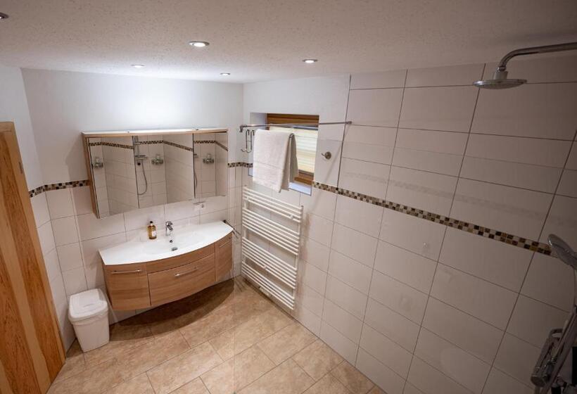 ホテル & Chalets Lampllehen