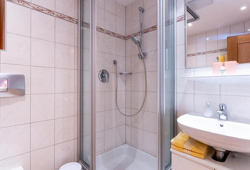 ホテル & Chalets Lampllehen