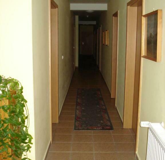 酒店 Denis Panzió és étterem