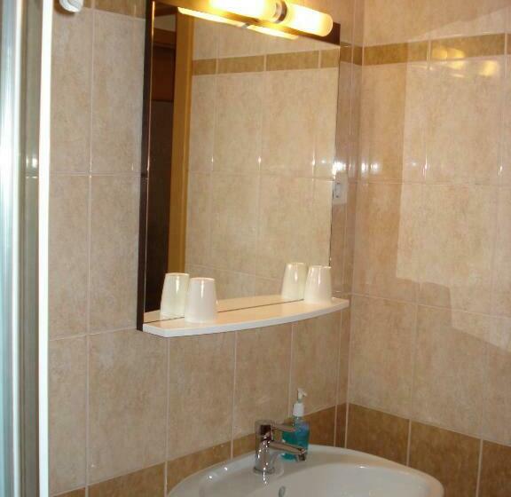 酒店 Denis Panzió és étterem