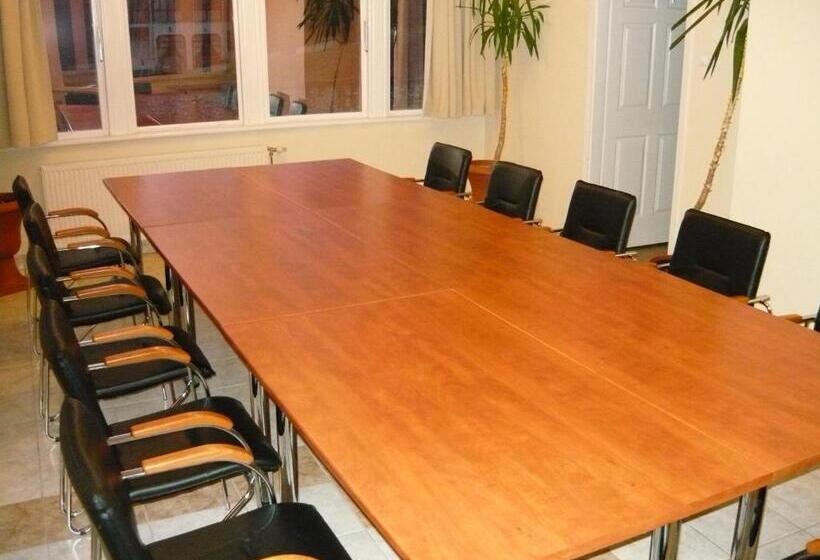 ホテル Ezüstfenyő