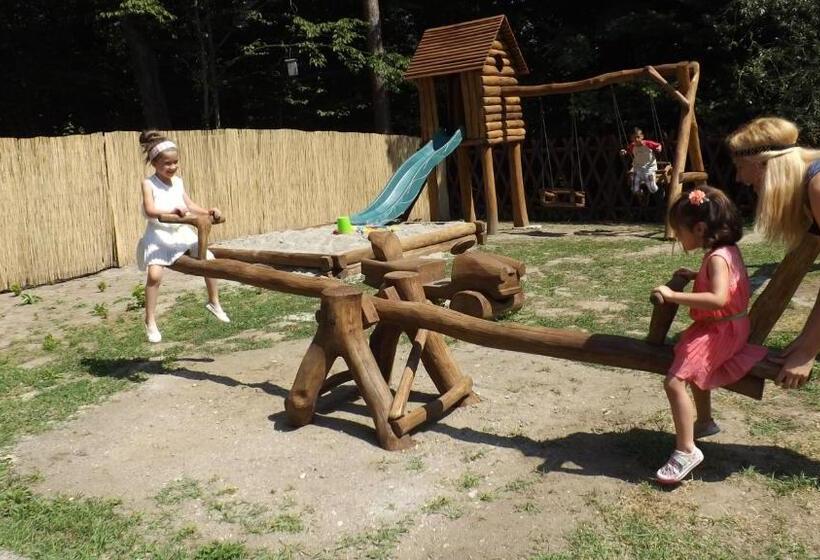 ホテル Ezüstfenyő