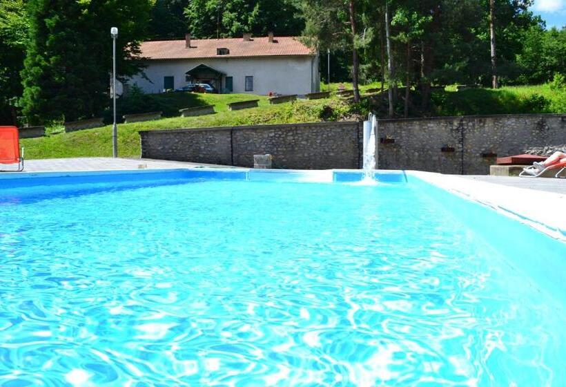 ホテル Ezüstfenyő