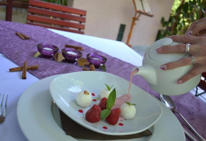 ホテル Ezüstfenyő