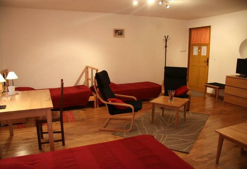 호텔 Hôtel Les Charmilles De Mormal