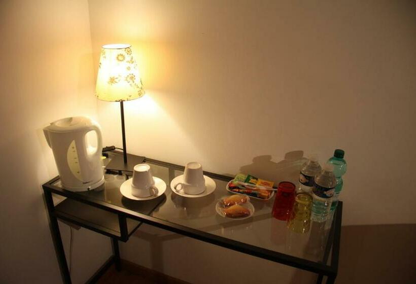 호텔 Hôtel Les Charmilles De Mormal