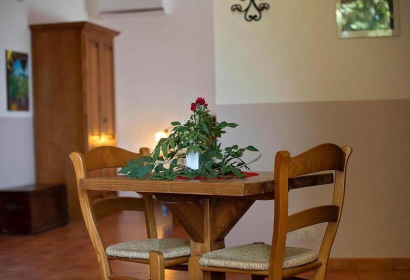 בית מלון כפרי La Pietra Antica O' Munti