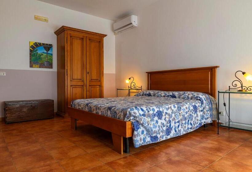 בית מלון כפרי La Pietra Antica O' Munti