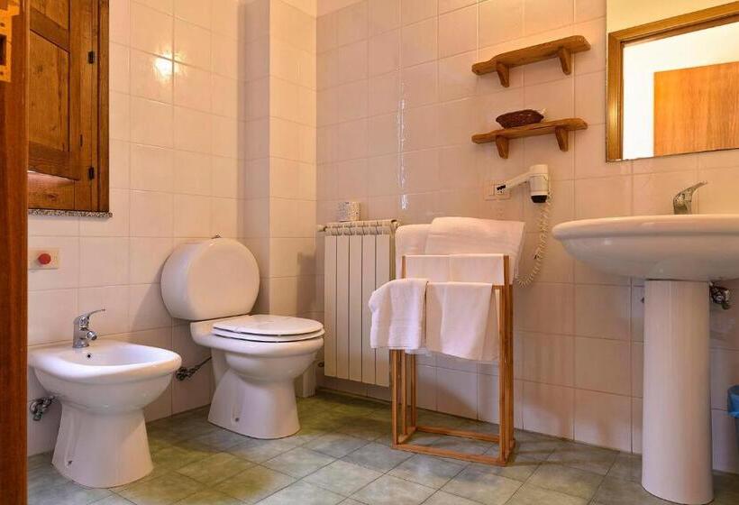 בית מלון כפרי La Pietra Antica O' Munti