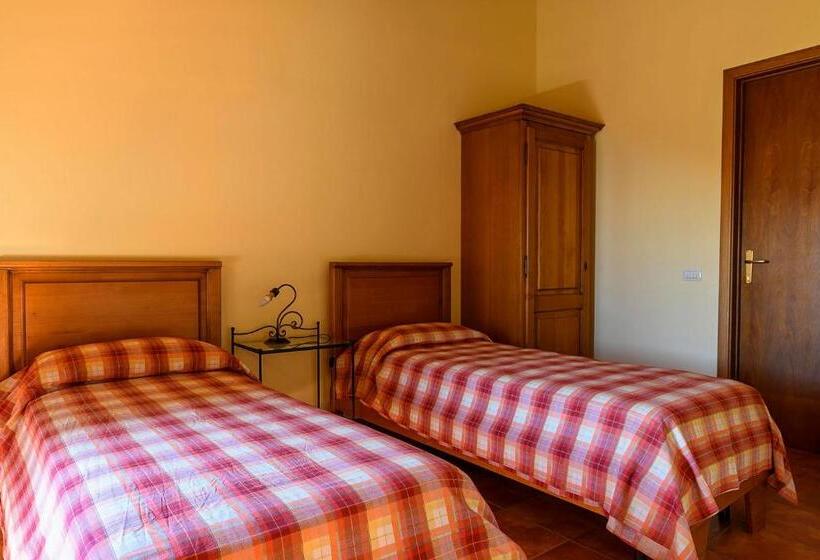 בית מלון כפרי La Pietra Antica O' Munti