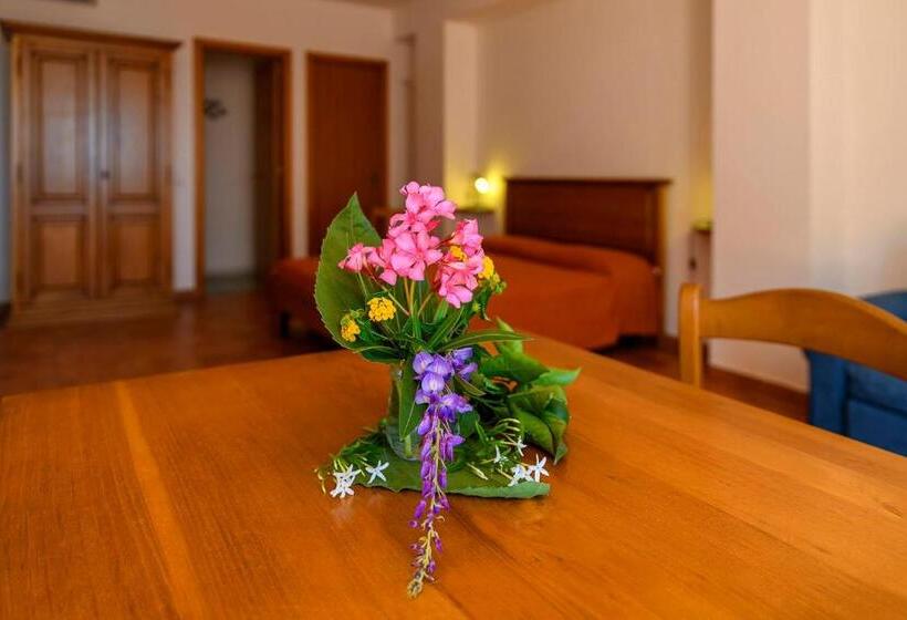 בית מלון כפרי La Pietra Antica O' Munti