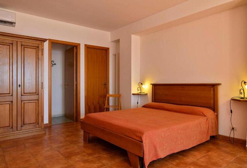 בית מלון כפרי La Pietra Antica O' Munti