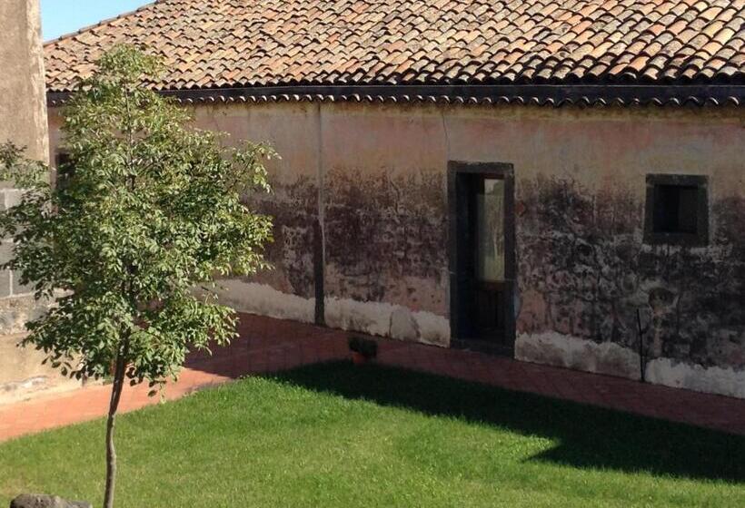 בית מלון כפרי La Pietra Antica O' Munti