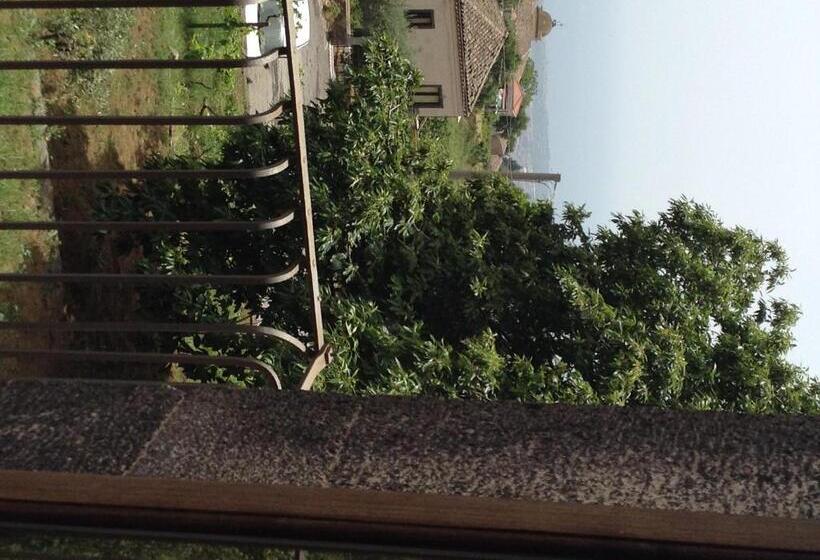 בית מלון כפרי La Pietra Antica O' Munti