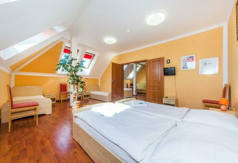 בית מלון כפרי & Motorest V údolí Zlatého Potoka