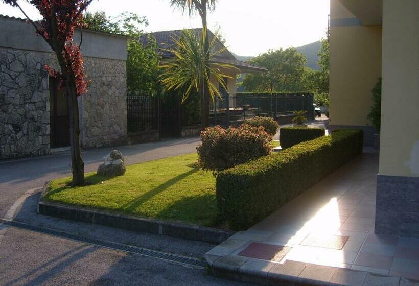 Отель Rosso Di Sera