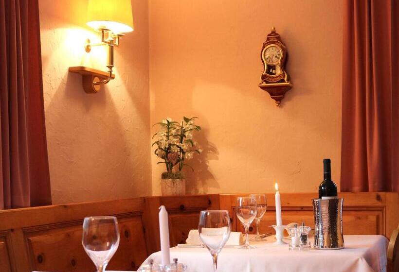 ホテル Schweizerhof Sta Maria