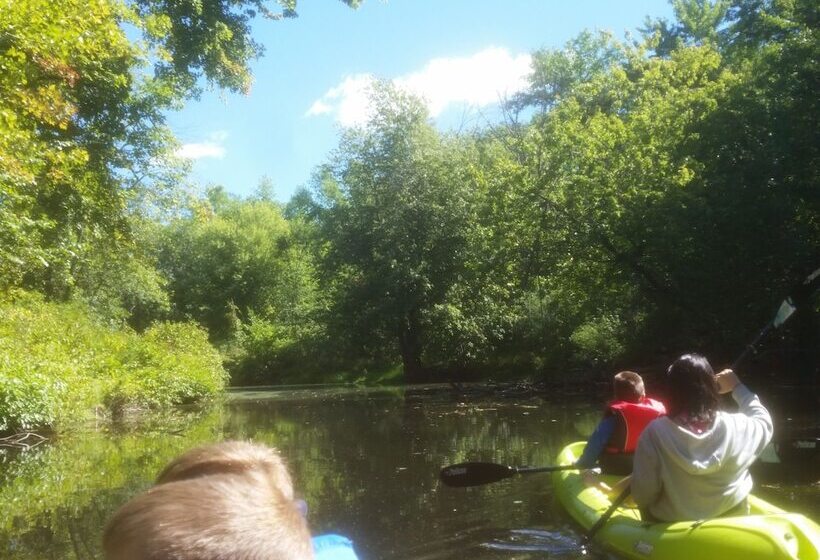 فندق Stoco Lake Lodge