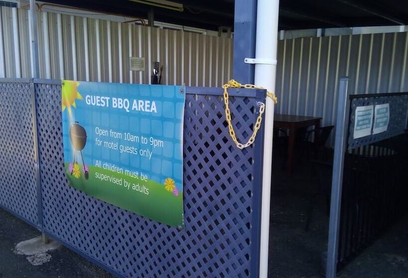 מוטל Warren Motor Inn