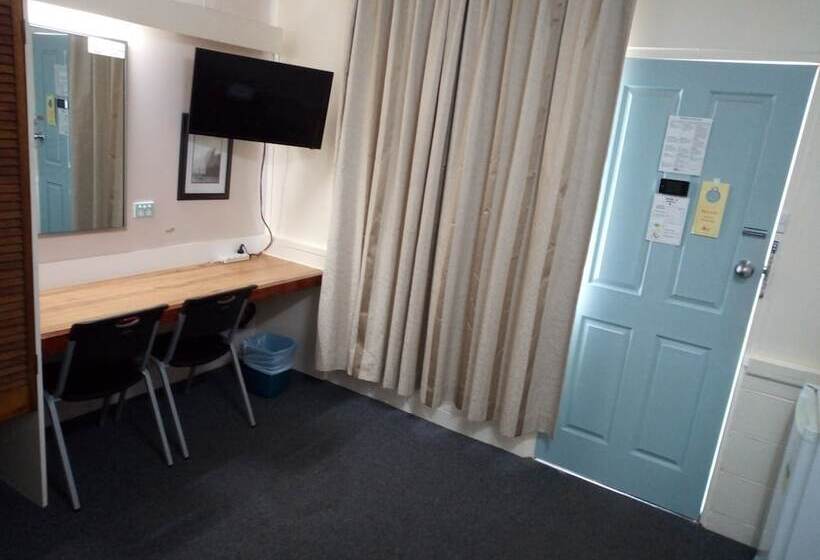 מוטל Warren Motor Inn