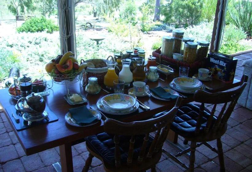 Mooniemia Farmhouse Bed And Breakfast