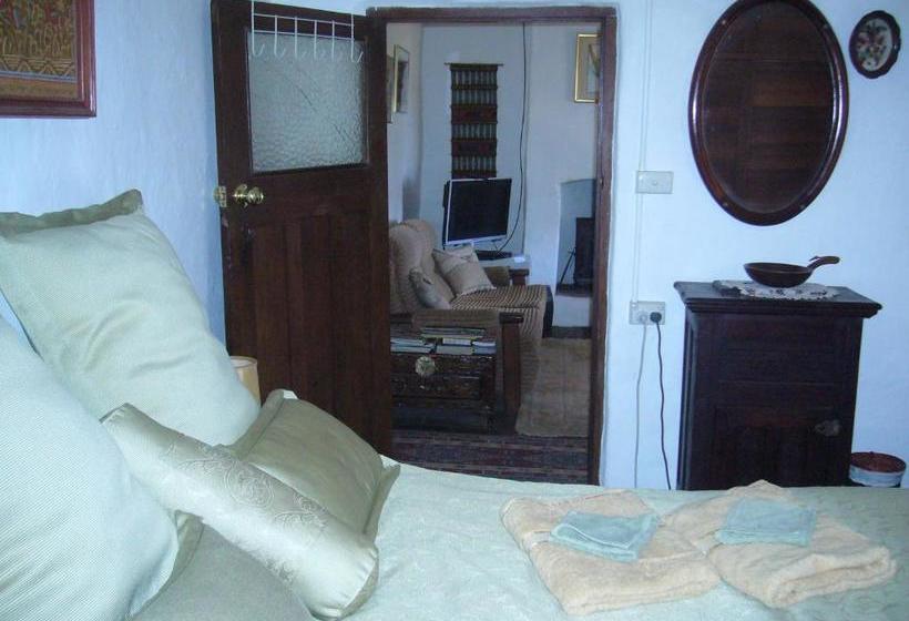 Mooniemia Farmhouse Bed And Breakfast