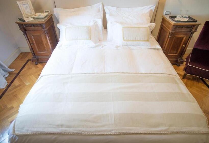 بنسيون Castello Di Mornico Losana