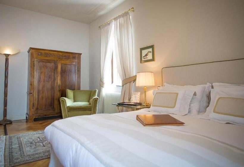 بنسيون Castello Di Mornico Losana