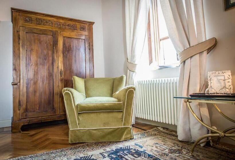 بنسيون Castello Di Mornico Losana