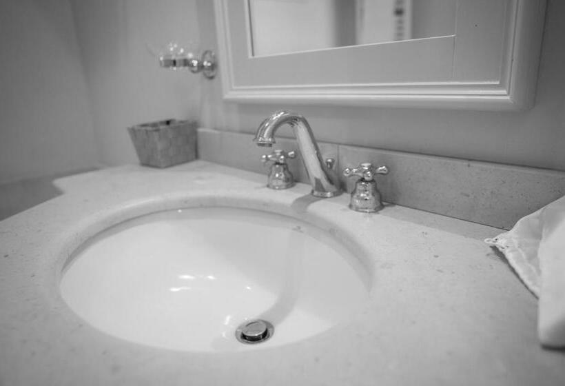 بنسيون Castello Di Mornico Losana