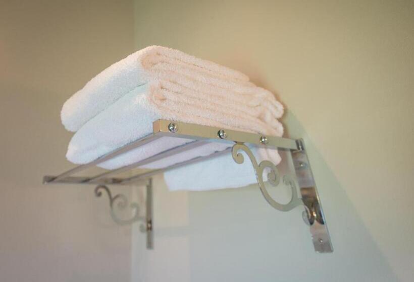 بنسيون Castello Di Mornico Losana