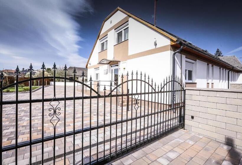 Пансион Gránátalma Vendégház