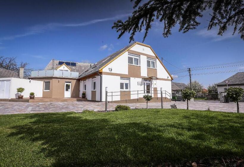 Пансион Gránátalma Vendégház