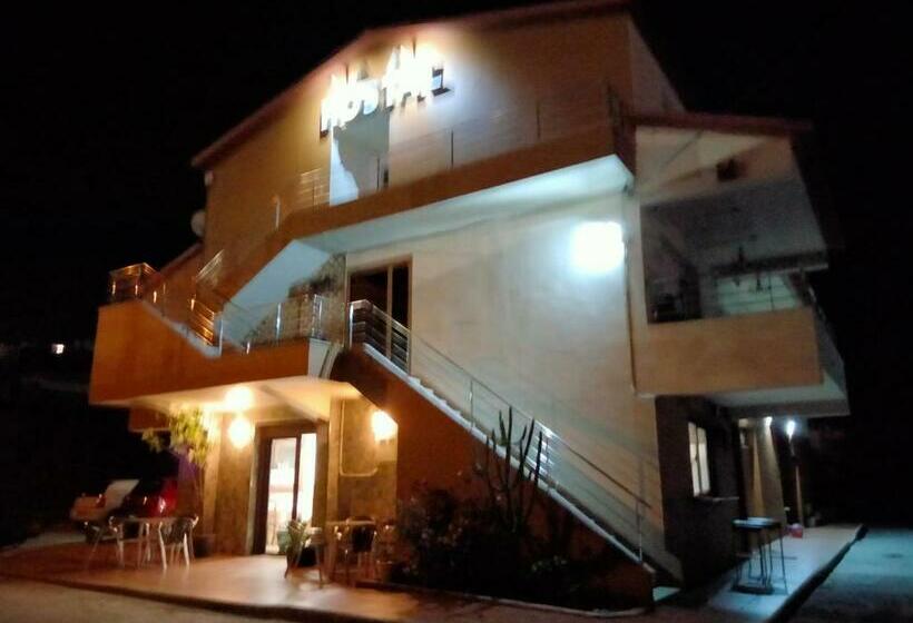 ペンション Hostal Nuevo Alonso