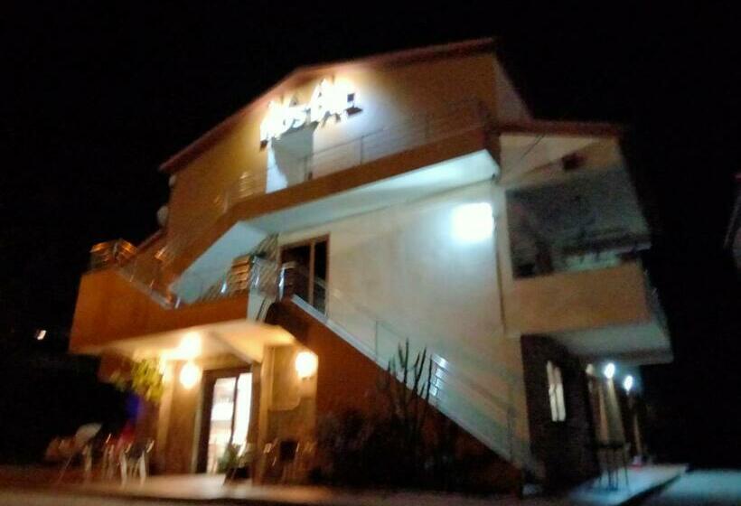 ペンション Hostal Nuevo Alonso