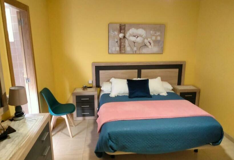 ペンション Hostal Nuevo Alonso